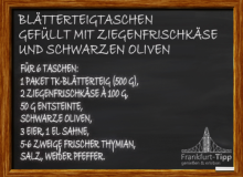 Blätterteigtaschen gefüllt mit Ziegenfrischkäse und schwarzen Oliven
