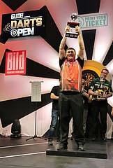 Mensur Suljovic wins the GUDE DARTS OPEN FRANKFURT - VVK for 2020 started