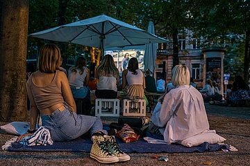 Die SCHIRN lädt wieder zum Open-Air-Kino am Wiesenhüttenplatz