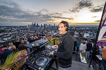 Erster 'Rooftop Day' lockt Tausende auf Frankfurts Dächer