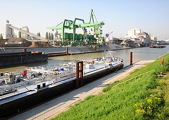 Der Hafen Frankfurt bleibt durch trimodale Anbindung auf Kurs