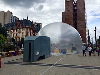 Jüdisches Museum eröffnet POP UP MONUMENT am Willy Brandt Platz