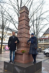 Weiße-Lilie-Brunnen steht jetzt auf dem Friedrich-Stoltze-Platz