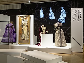 Exhibition tour: Dresses on the move - women's fashion since 1850