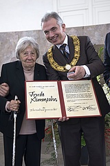 Trude Simonsohn zur ersten Ehrenbürgerin Frankfurts ernannt