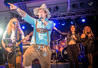 Frankfurter Oktoberfest: Ed Sheerans Hemd und Hut werden versteigert
