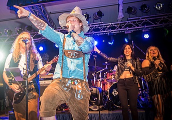 Frankfurter Oktoberfest: Ed Sheerans Hemd und Hut werden versteigert