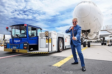 Clothes make the man - showdown on the apron