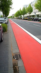 Rote Farbe soll für mehr Sicherheit im Frankfurter Radverkehr sorgen