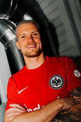 New arrival at Eintracht: Philipp Max becomes an eagle bearer