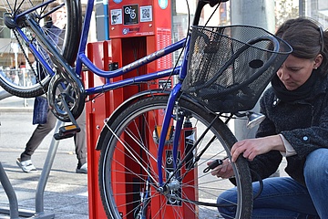 New bicycle repair station at Konstablerwache offers quick help in everyday life