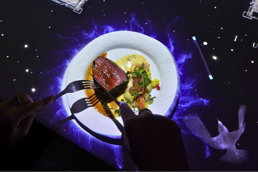 "THE MAGIC TABLE" IM HILTON FRANKFURT GRAVENBRUCH