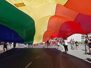 Änderungen bei Bussen und Bahn durch CSD Demonstrationszug