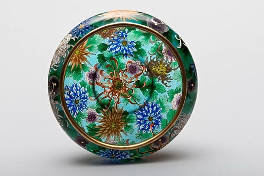 Sieben Schätze: Eine Wunderkammer des japanischen Cloisonnés