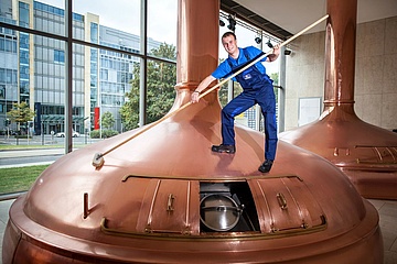 DRESSES MAKE PEOPLE: Elegant in the brewhouse