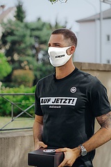 Eintracht Frankfurt – Große Nachfrage nach 'AUF JETZT!' Mund- und Nasenmasken