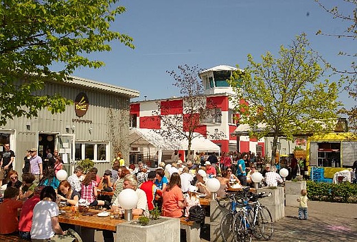 Flohmarkt im Grünen & Fahrrad-Flohmarkt im Hangar