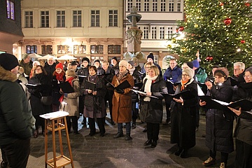 Lebendiger Adventskalender: Weihnachtliche Stimmung in der Frankfurter Altstadt