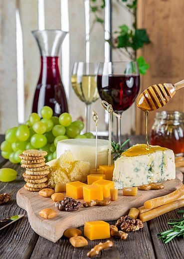 Kulinarische Weinprobe mit Käse und Wein