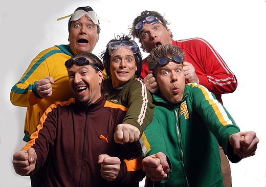 Grüne Soße Festspiele - Grüne Soße Festival 2021: U-Bahn-Kontrollöre in tiefgefrorenen Frauenkleidern