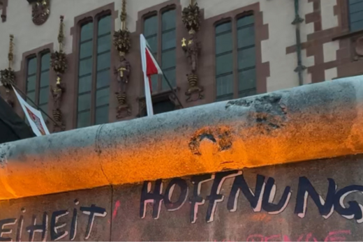 Lichtinszenierung „Gemeinsam. Wir.“ am Frankfurter Römer zum Tag der Deutschen Einheit