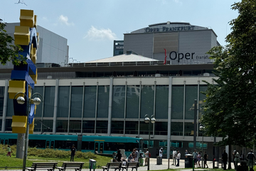 OPER FRANKFURT: 'ORCHESTER DES JAHRES' UND THOMAS GUGGEIS ALS 'DIRIGENT DES JAHRES' AUSGEZEICHNET