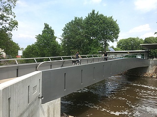 Stadt eröffnet neue Brücke an der Nidda
