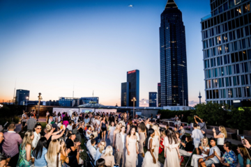 Glamour auf Frankfurts Dächern – Skyline Fashion Week eröffnet mit stilvollem Auftakt
