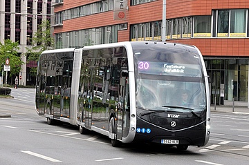 Electric Bustram runs on test in Frankfurt