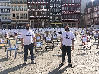 1,000 empty chairs on the Römerberg - Frankfurt participates in the nationwide day of action of the gastronomy