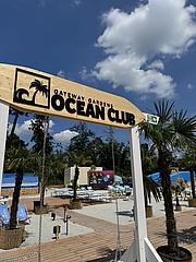 Neu in Frankfurt: Der Gateway Gardens Ocean Club mit Surfwelle