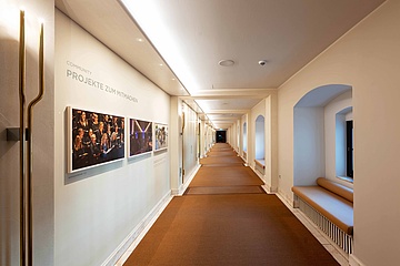 Wandelgänge der Alten Oper erstrahlen im neuen Licht