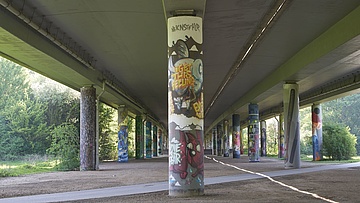 Grüne Geister und Riesen-Fledermäuse – Eine Führung durch Graffiti-Galerie im GrünGürtel