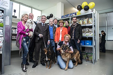 Oberbürgermeister Peter Feldmann gratuliert Tiertafel zum zehnjährigen Jubiläum