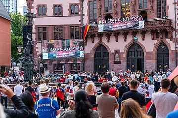 Frankfurt receives German Olympic team on Römerberg