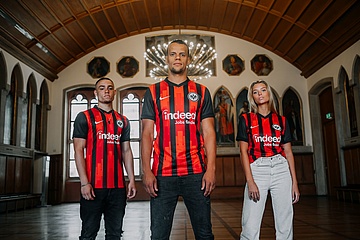 Das neue Heimtrikot von Eintracht Frankfurt - Eine Hommage an den Frankfurter Römer