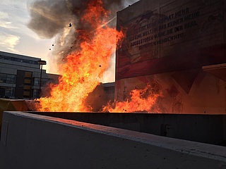 Bücherkisten in Flammen: Erneuter Brand am Campus Bockenheim