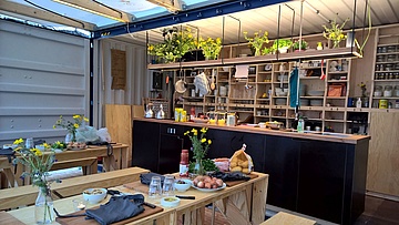 Kitchen on the Run - Intercultural Cooking Encounters in the Kitchen Container