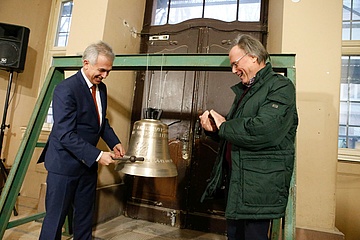 Bolongaropalast hat nach 77 Jahren wieder eine Glocke