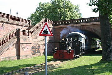 Frankfurter Tag der Verkehrsgeschichte – In historischen Bussen und Bahnen durch Frankfurt