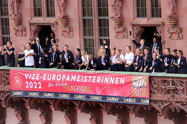 Frauen-Fußball-EM: Frankfurt feiert die Vize-Europameisterinnen