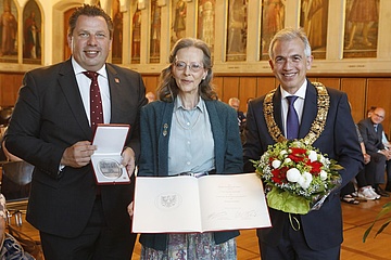 Bürgermedaille für Ursula Schmidt