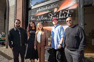 Graffiti für die Freiheit – Ukrainischer Künstler gestaltet Schaufenster in Frankfurt