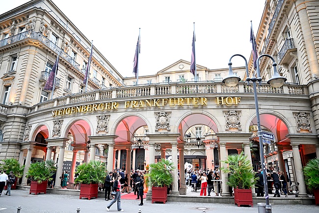 150 JAHRE FRANKFURTER HOF: EIN GRANDHOTEL UND SEINE STADT