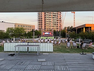 Das Skyline Plaza Summer Deck lädt zum Kino Open Air