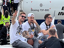Tausende Fans feiern die Eintracht