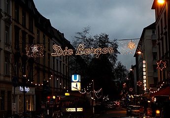 Christmas action day in Frankfurt's shopping streets