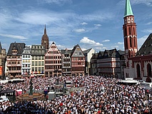 Tausende Fans feiern die Eintracht