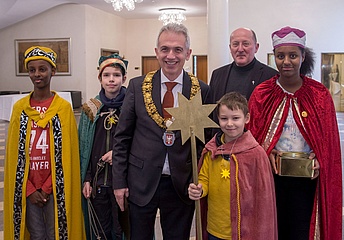 Oberbürgermeister empfängt Sternsinger im Kaisersaal