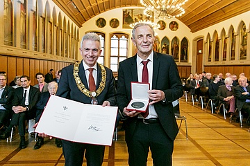 Bundesliga record player Karl-Heinz Körbel receives the honorary plaque of the city of Frankfurt